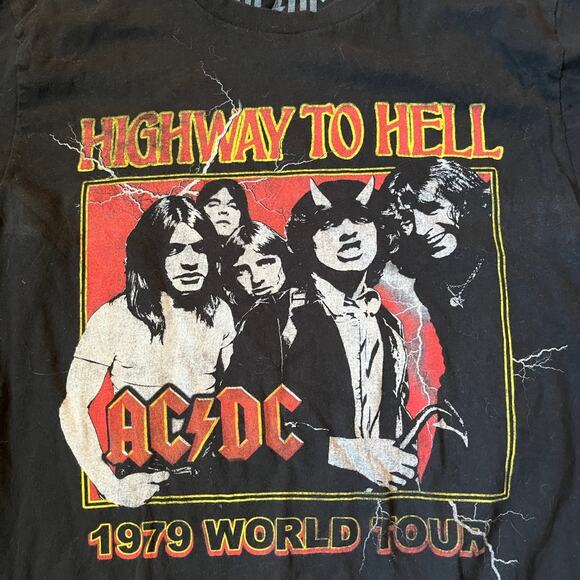 AC/DC Adult SM Highway To Hell 1979 World Tour Graphic T-shirt - Picture 2 of 3